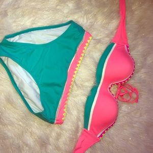 Cute bathing suit small bottoms Lrg top